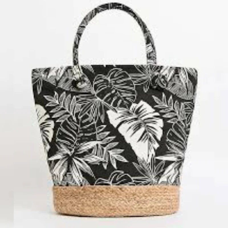 Kai Tote In Black And White