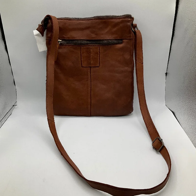 Crossbody Leather By Cmc, Size: Medium